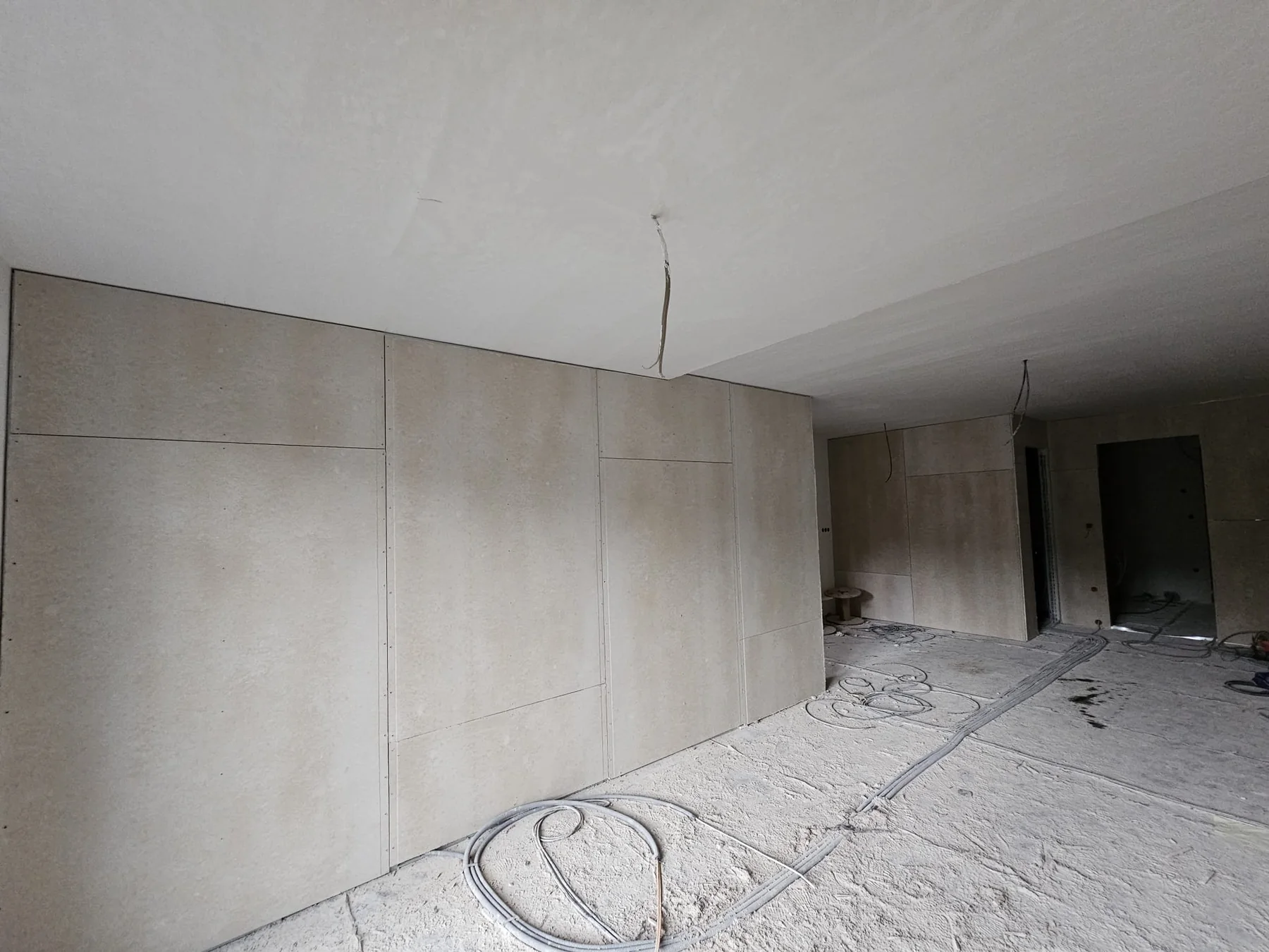 Ausgebaute Innenwandfläche