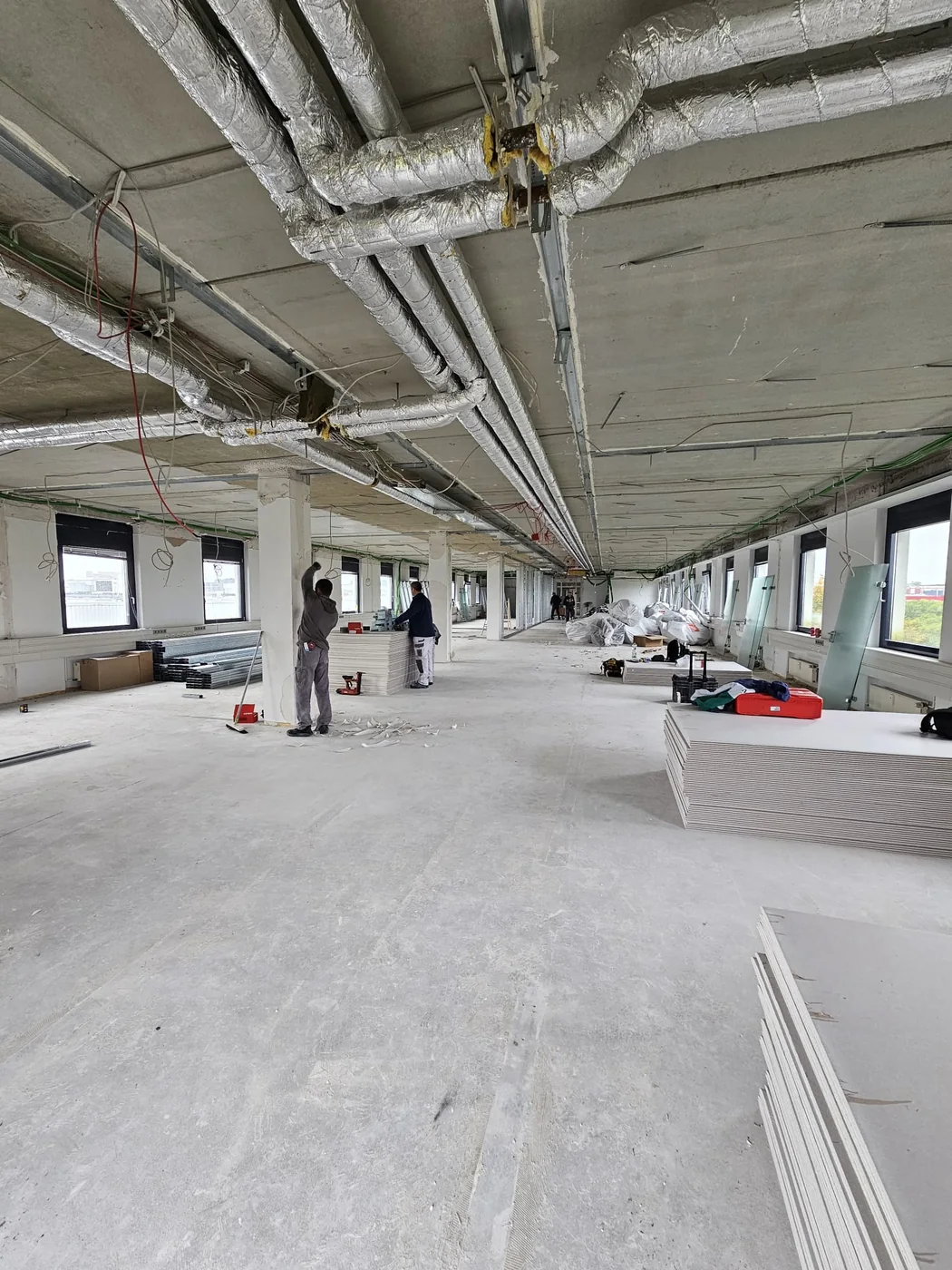 Innenausbau großer Gewerbefläche