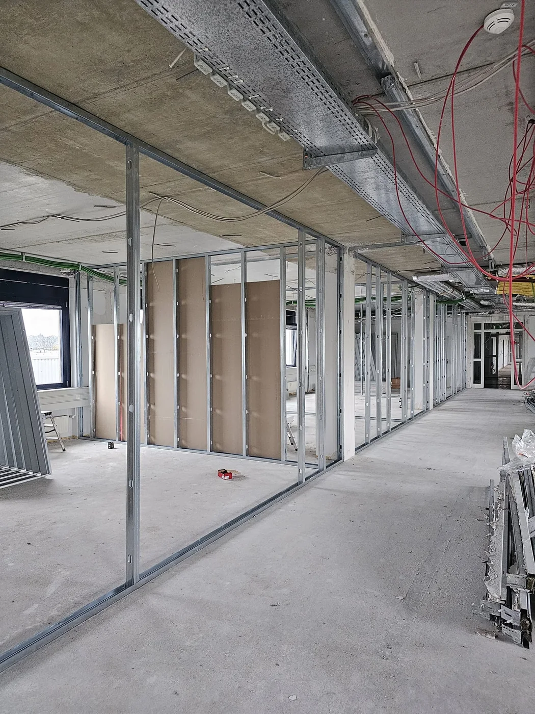 Metallständerwerk in großer Fläche