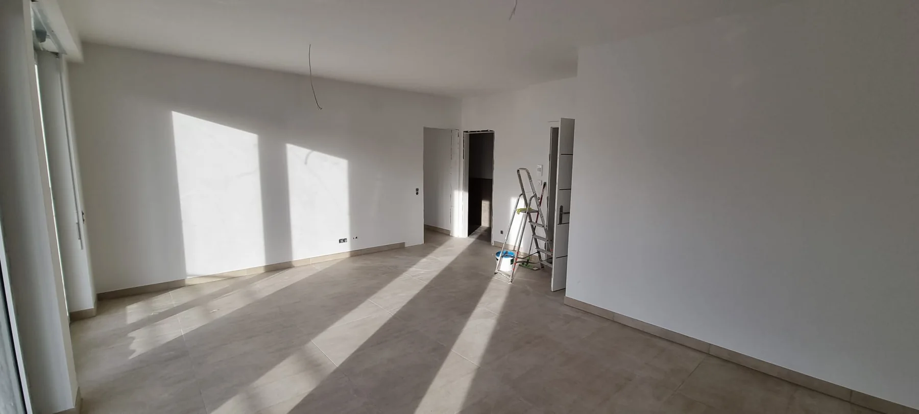Heller fertiggestellter Innenraum